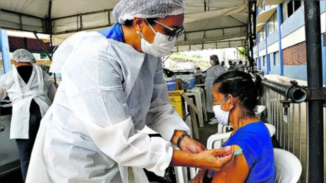 Imagem ilustrativa da notícia Vacinação de idosos de 70 a 71 anos em Belém vai até 17h de hoje (8)