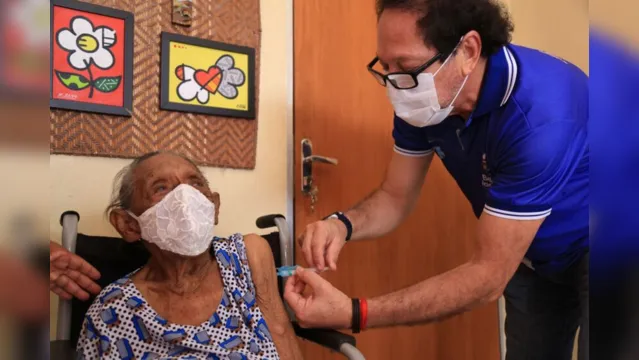 Imagem ilustrativa da notícia Aplicação da segunda dose da vacina nas pessoas com 84 anos começa hoje em Belém