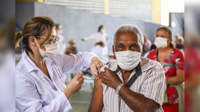 Imagem ilustrativa da notícia Brasil só conseguiu vacinar um terço das pessoas nos grupos prioritários até agora
