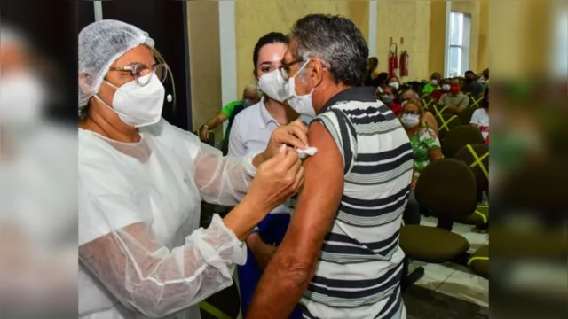 Imagem ilustrativa da notícia Ananindeua: vacina para 60 anos e profissionais da segurança