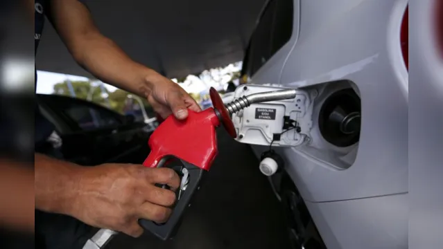 Imagem ilustrativa da notícia Preços da gasolina e diesel baixam pela segunda vez