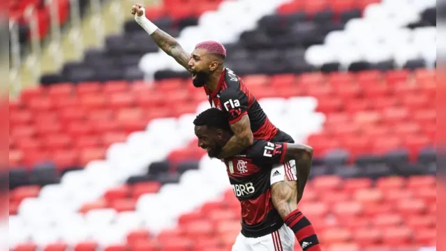 Imagem ilustrativa da notícia Flamengo vence o Inter de virada e está próximo do título do Brasileirão; veja os gols!