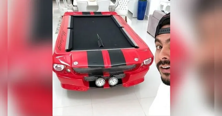 Imagem ilustrativa da notícia Mansão de Rodolffo tem até Mustang na sala. Veja as fotos