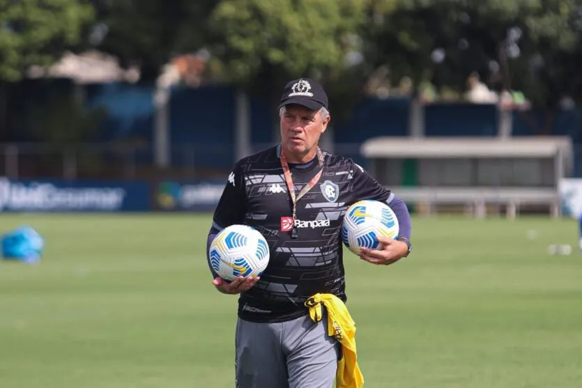 Paulo Bonamigo quer Clube do Remo com olhares atentos na busca por bom resultado contra o Atletico-MG.