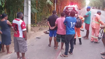 O corpo foi encontrado no bambuzal e atraiu curiosos