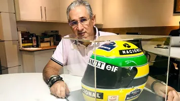 Antônio Neto guarda o ícônico capacete no último ano de Ayrton Senna na Fórmula 1