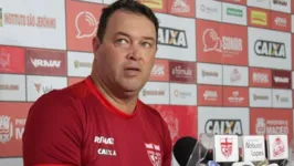 Roberto Fernandes está internado na capital alagoana com Covid-19