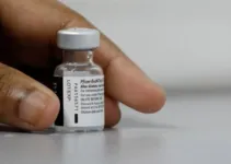 Frasco de vacina da Pfizer contra Covid-19