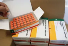 A vacina teve produção parada há uma semana.