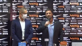 Sylvinho é apresentado como novo técnico do Corinthians. 