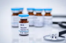 Vacina BCG será testada como forma de prevenção das complicações da Covid-19