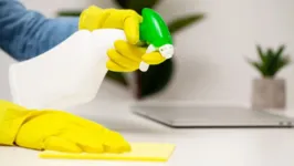 O produto reduz também a quantidade de germes em todos os tipos de superfícies e diminui o risco de infecção. 