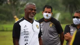 Castanhal do técnico Cacaio defende a liderança do Grupo 1 neste sábado contra o GAS.