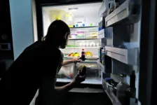 Abrir a geladeira com frequência tem de ser evitado