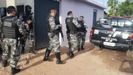 As prisões foram efetuadas no início da manhã desta quinta-feira (13), no bairro do Aeroporto Velho, área central da cidade