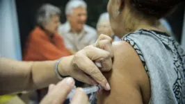 A gripe acomete ao mesmo tempo vários membros da família e é comumente confundida com o resfriado comum, rinite e rinite alérgica