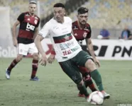 Lateral Luis Gustavo em atuação pela equipe da Portuguesa do Rio , contra o Flamengo, pelo campeonato estadual.