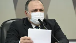 Para um ex-ministro da Saúde, é controverso ir em uma aglomeração sem máscara. 