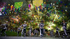 São João é uma festividade que veio da Europa e se misturou com a cultura brasileira. Hoje é umas manifestações mais autênticas da cultura popular do país.