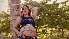 Raquel Pacheco anunciou que está grávida no dia 8 de maio, ainda sem saber que esperava gêmeas