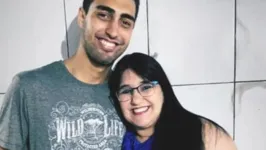 Câmeras de segurança, dentro do apartamento, gravaram Bruno Eustáquio Vieira esganando a mãe dele, Márcia Lanzane