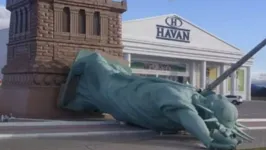 Estátua da Havan cai em Capão da Canoa (RS)
