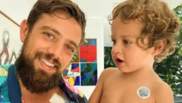 O ator Rafael Cardoso e seu filho, Valentim