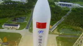 O foguete 5B Longa Marcha, que tem cerca de 30 metros de altura e pesa 22 toneladas, deve entrar na atmosfera terrestre nas próximas horas