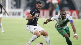 Edson Cariús ainda ainda não mostrou futebol no Baenão.