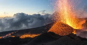 Erupção vulcânica na na Ilha da Reunião, na França