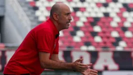 Novo treinador, Vinícius Eutrópio, não tem sido bem recebido pela torcida do papão.