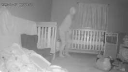 Imagem ilustrativa da notícia Vídeo: câmera flagra presença bizarra perto berço de criança