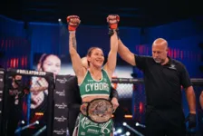 Cyborg defendeu com sucesso o cinturão peso-pena do Bellator. 