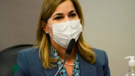 Mayra Pinheiro, secretária do Ministério da Saúde, conhecida como "Capitã Cloroquina".