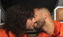 O beijo rolou, mas será que era real?