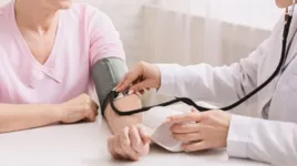 Quadros de hipertensão são mais frequentes em mulheres após os 60 anos