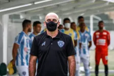 Técnico Itamar Schulle critica condições do gramado do estádio Diogão em Bragança.