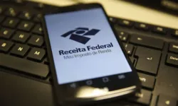 A consulta pode ser feita na página da Receita Federal na internet.