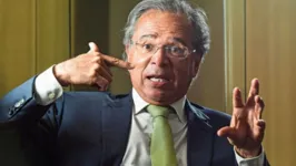 Live com ministro da Economia, Paulo Guedes, foi invadida por internautas estrangeiros. 