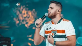 O cantor Zé Neto, que faz dupla com Cristiano, e é torcedor do Palmeiras, está sendo acusado de homofobia ao 'imitar' gay com camisa do São Paulo. 