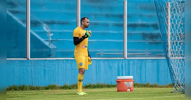Imagem ilustrativa da notícia Goleiro do Paysandu recebe prêmiação da CBF
