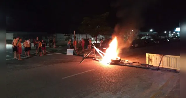 Imagem ilustrativa da notícia Jurunenses fecham avenida após 4 noites sem energia elétrica