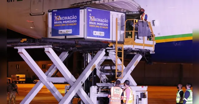 Imagem ilustrativa da notícia Brasil recebe 3,8 milhões de vacinas da Oxford/AstraZeneca