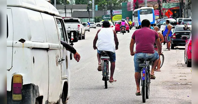 Imagem ilustrativa da notícia Ciclistas se arriscam ao pedalar na rodovia BR-316
