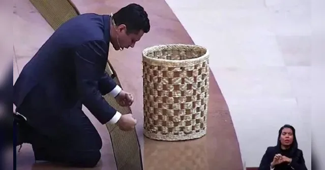 Imagem ilustrativa da notícia Pastor pede auxílio emergencial de fiéis e promete milagre