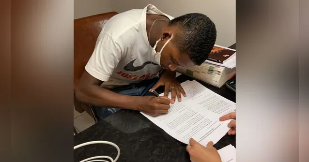 Imagem ilustrativa da notícia Zagueiro paraense de 16 anos é contratado pelo Atlético-MG