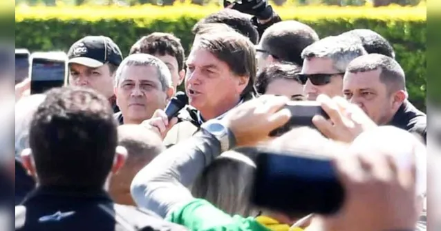 Imagem ilustrativa da notícia Bolsonaro zomba da pandemia em almoço com ruralistas