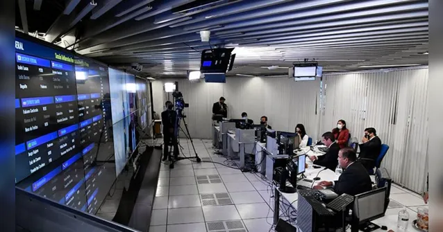 Imagem ilustrativa da notícia Congresso mantém editais de licitiação em jornais