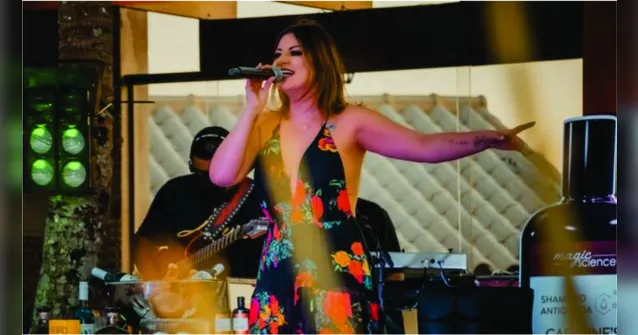 Imagem ilustrativa da notícia Cantora tirou filho de apartamento antes de ser assassinada