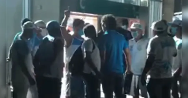 Imagem ilustrativa da notícia Terror Bicolor ataca Paysandu no aeroporto. Veja o vídeo
